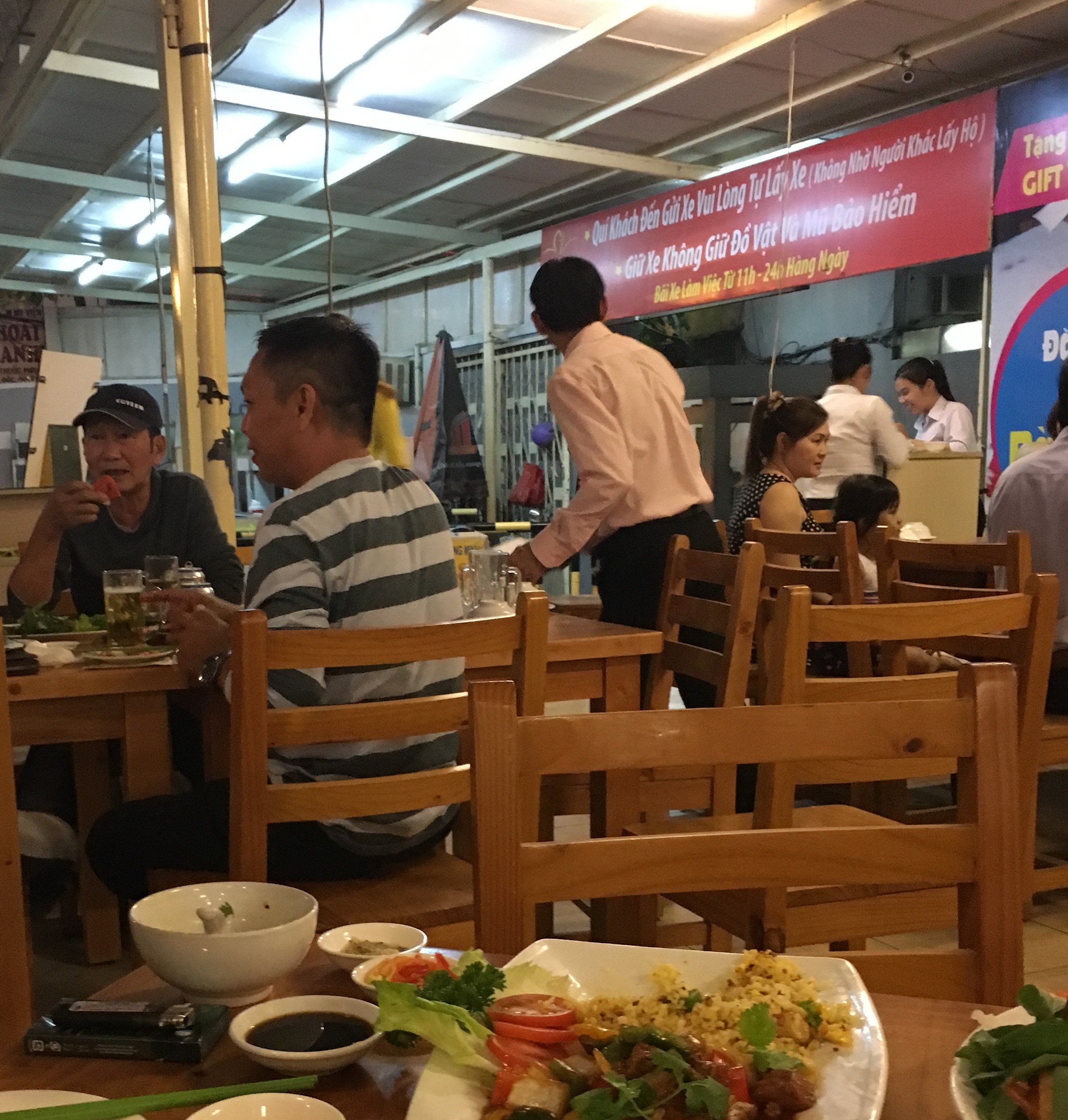 北のハノイ、南のホーチミン